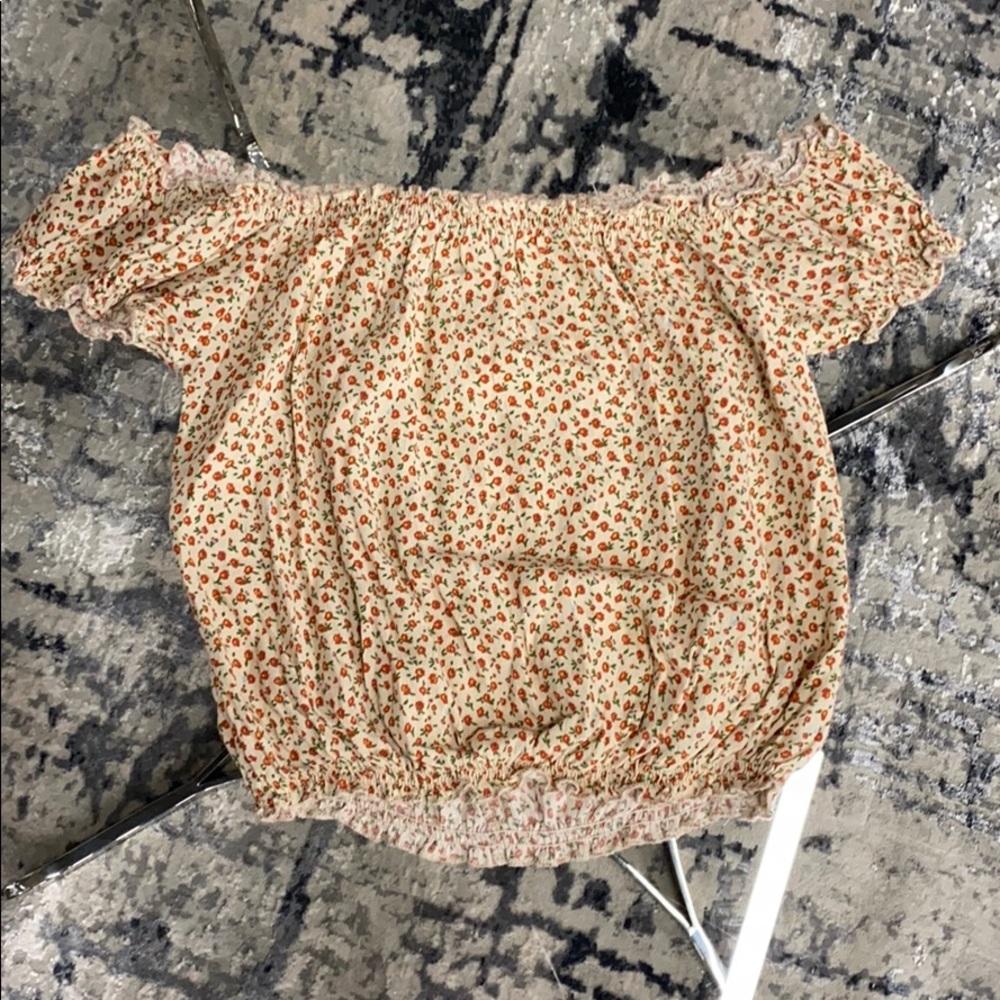 Brandy Melville off the shoulder top